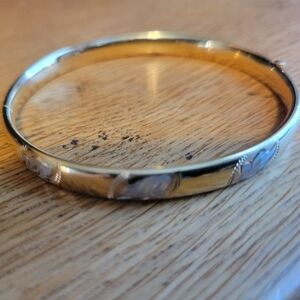 Gold bracelet - hinge-clasp bangle